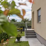 Dani\'S Place